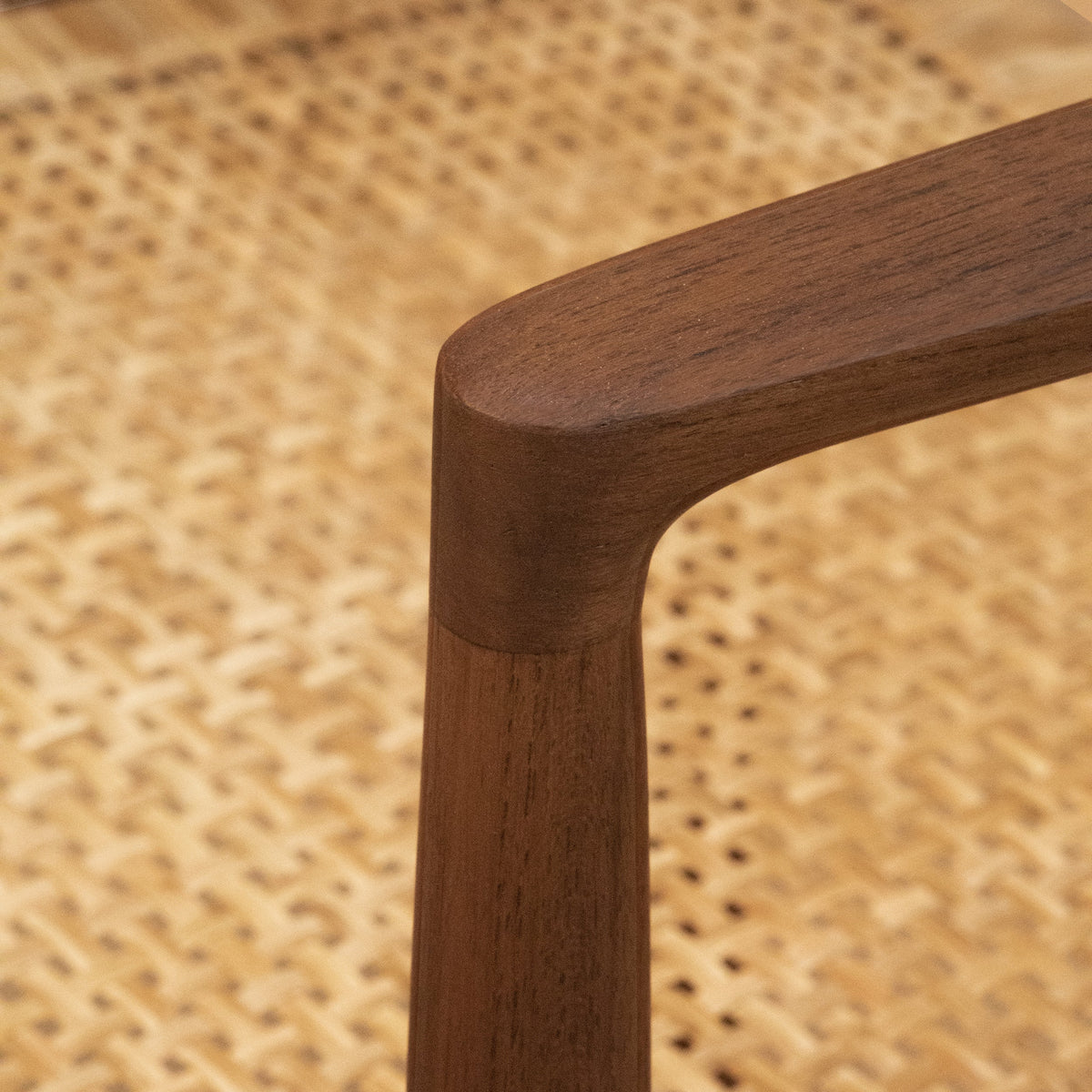 Tangāli Dining Armchair / Cane Seat