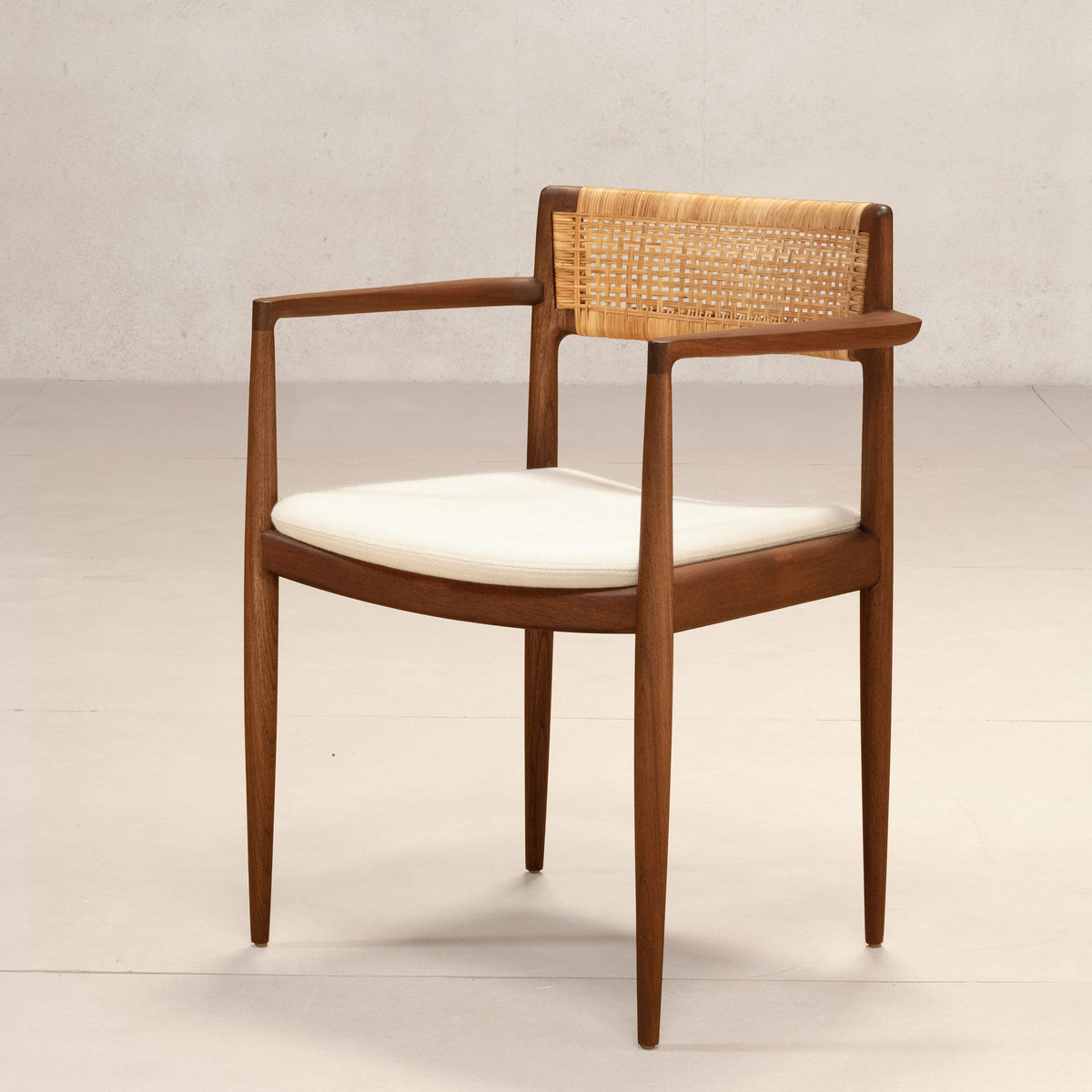 Tangāli Dining Armchair / Upholstered Seat