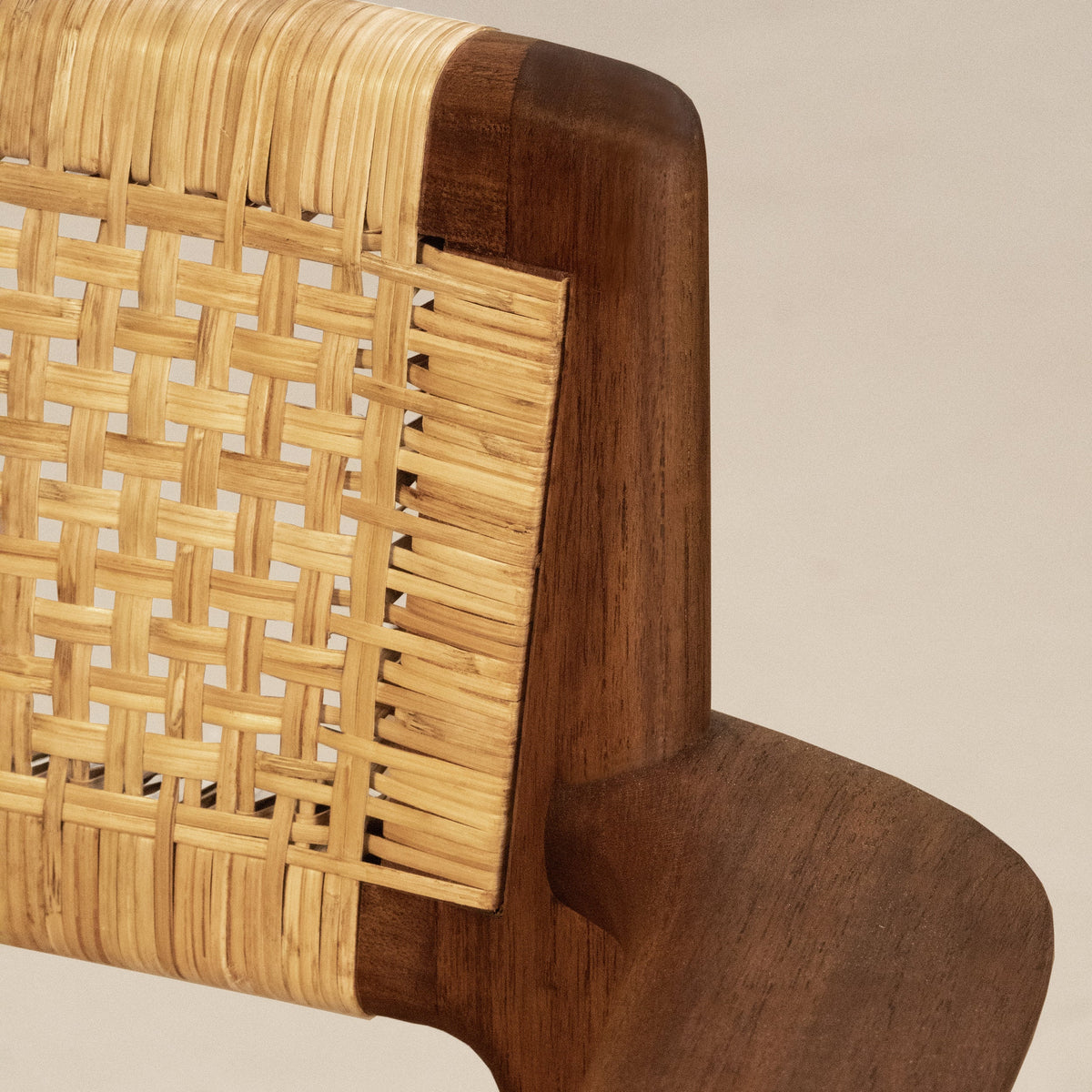 Tangāli Dining Armchair / Cane Seat