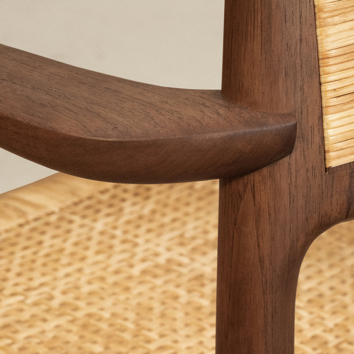 Tangāli Dining Armchair / Cane Seat