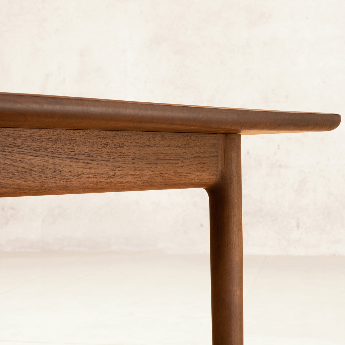 Tangāli Dining Table - 6 Seater