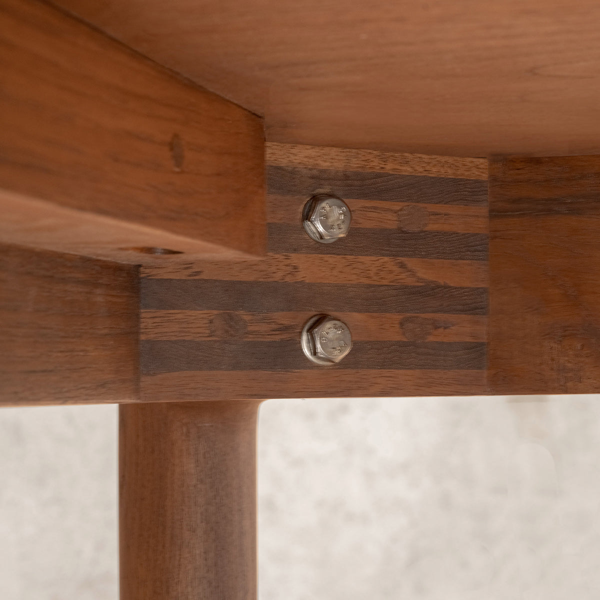 Tangāli Dining Table - 6 Seater