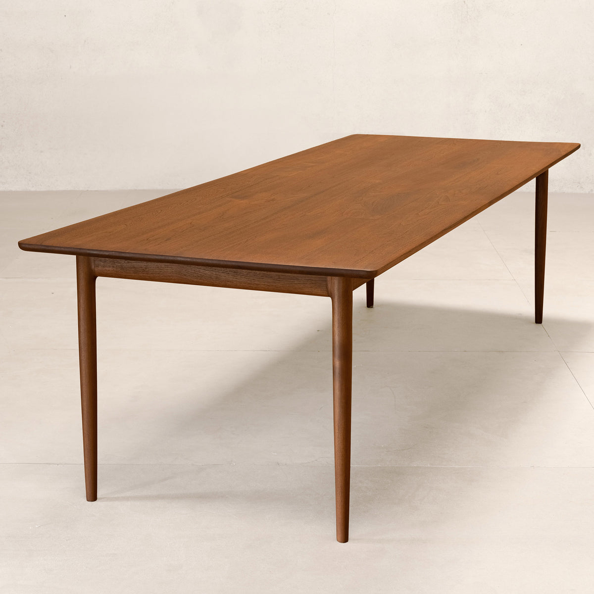 Tangāli Dining Table - 6 Seater